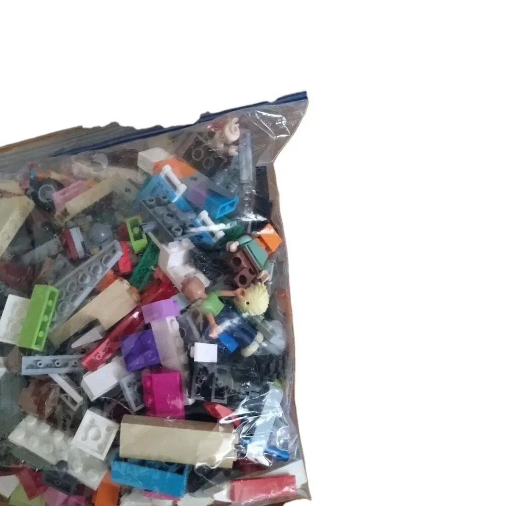 (3) One Gallon Ziplock Bag of Assorted Legos (bricks and pieces) 2lbs Each